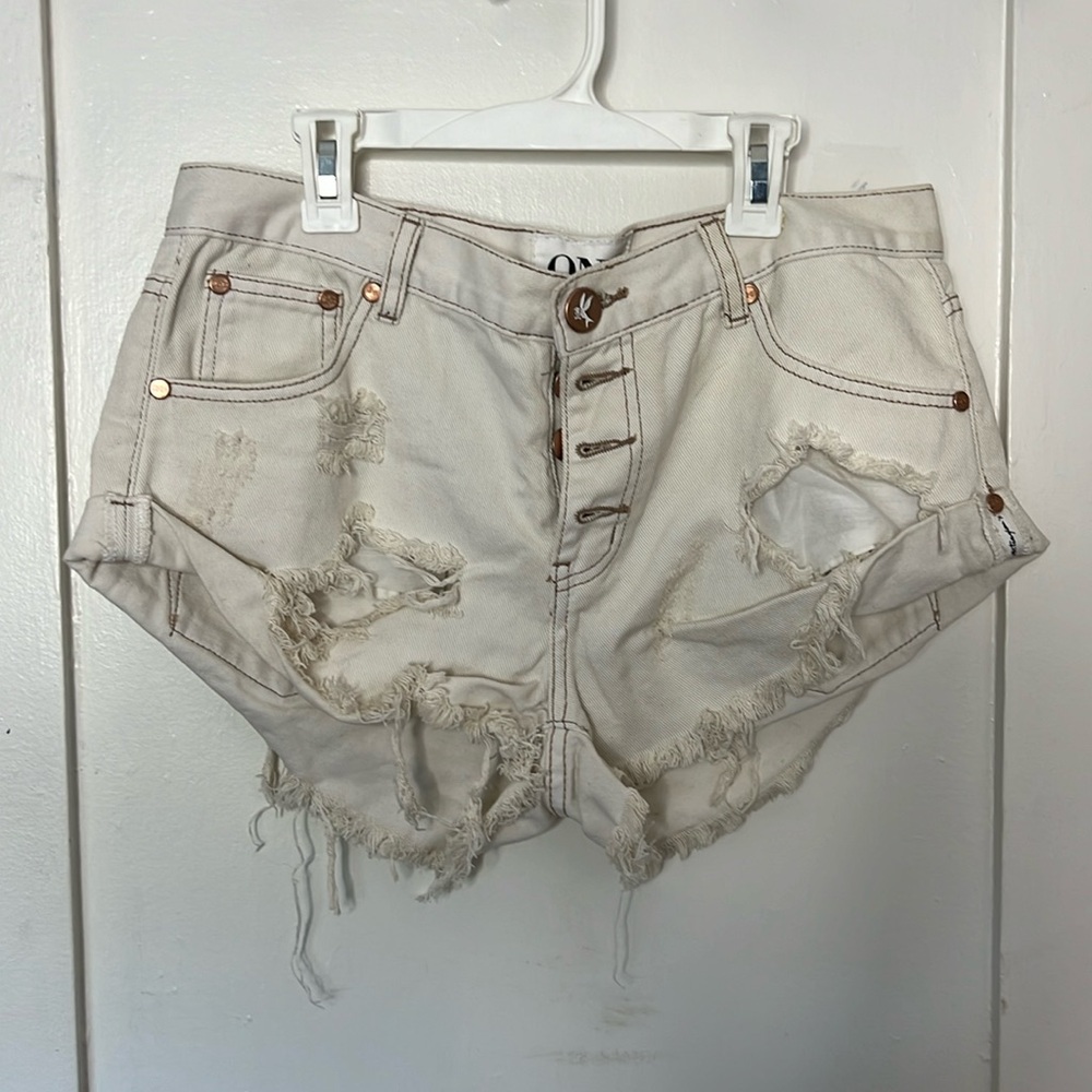 One by oneteaspoon white ripped Jean short shorts size 28